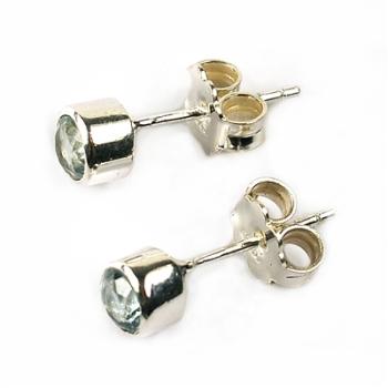 Cabochon-Ohrstecker 4mm mit Silberfassung - Steinsorte Topas blau facettiert, 1 Paar