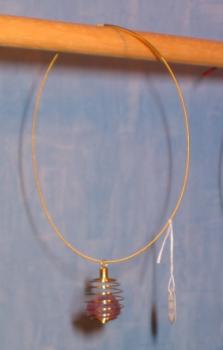 Spiral-Anhänger groß goldfarben Steinsorte Amethyst an vergoldetem Reif mit Steckverschluß